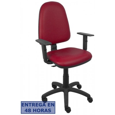 PIQUERAS Y CRESPO Silla A&yacute;na similpiel granate brazos regulables